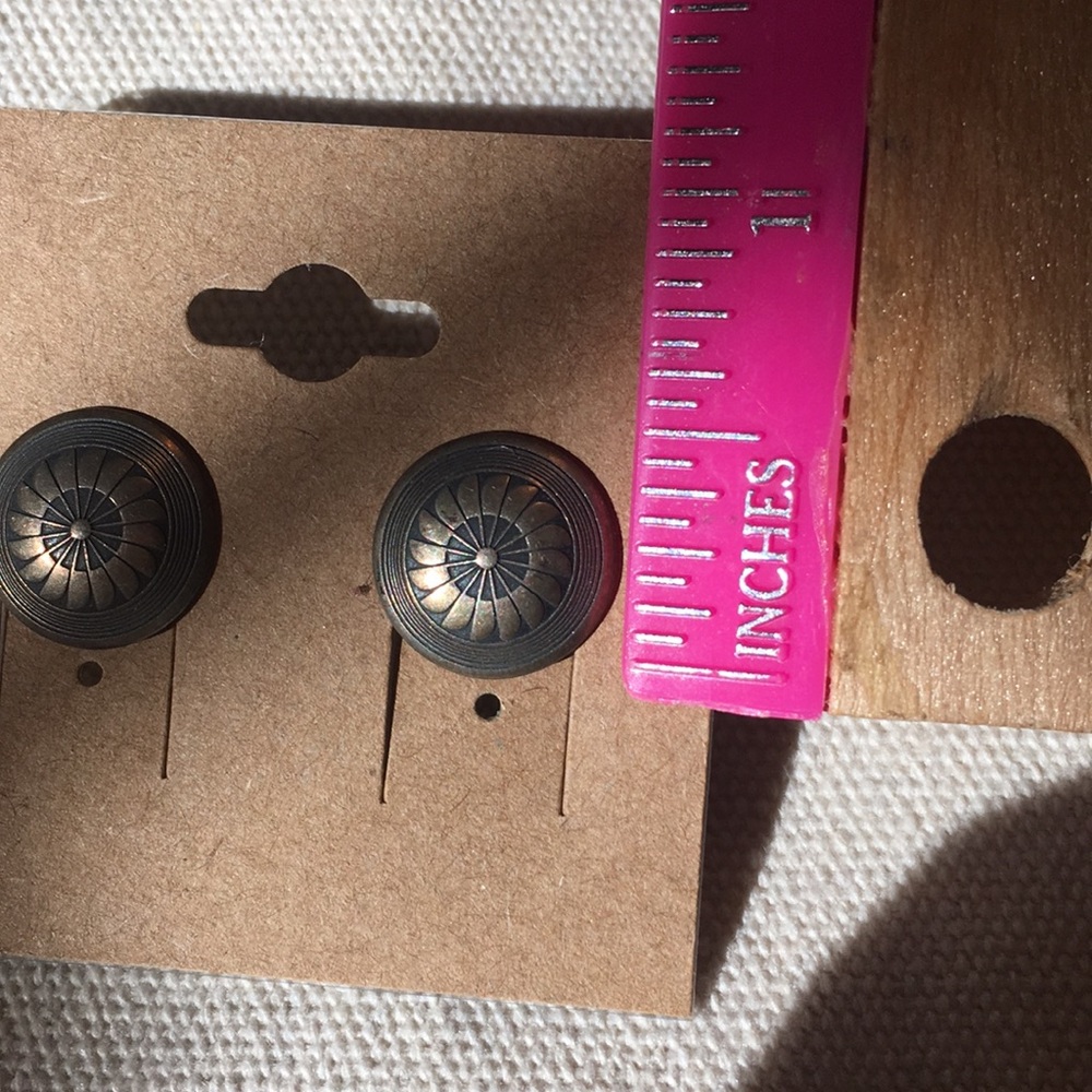 Stud earrings - Picture 2 of 2